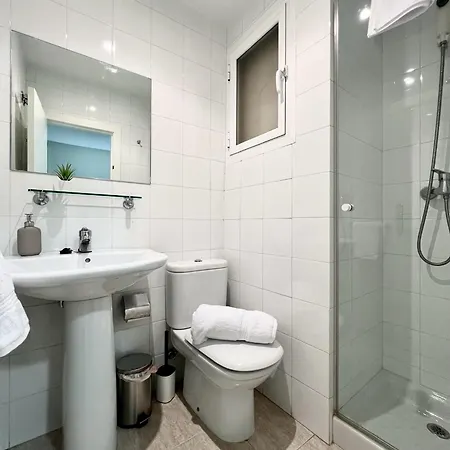 Deluxe Puerta De Almodovar Апартаменты